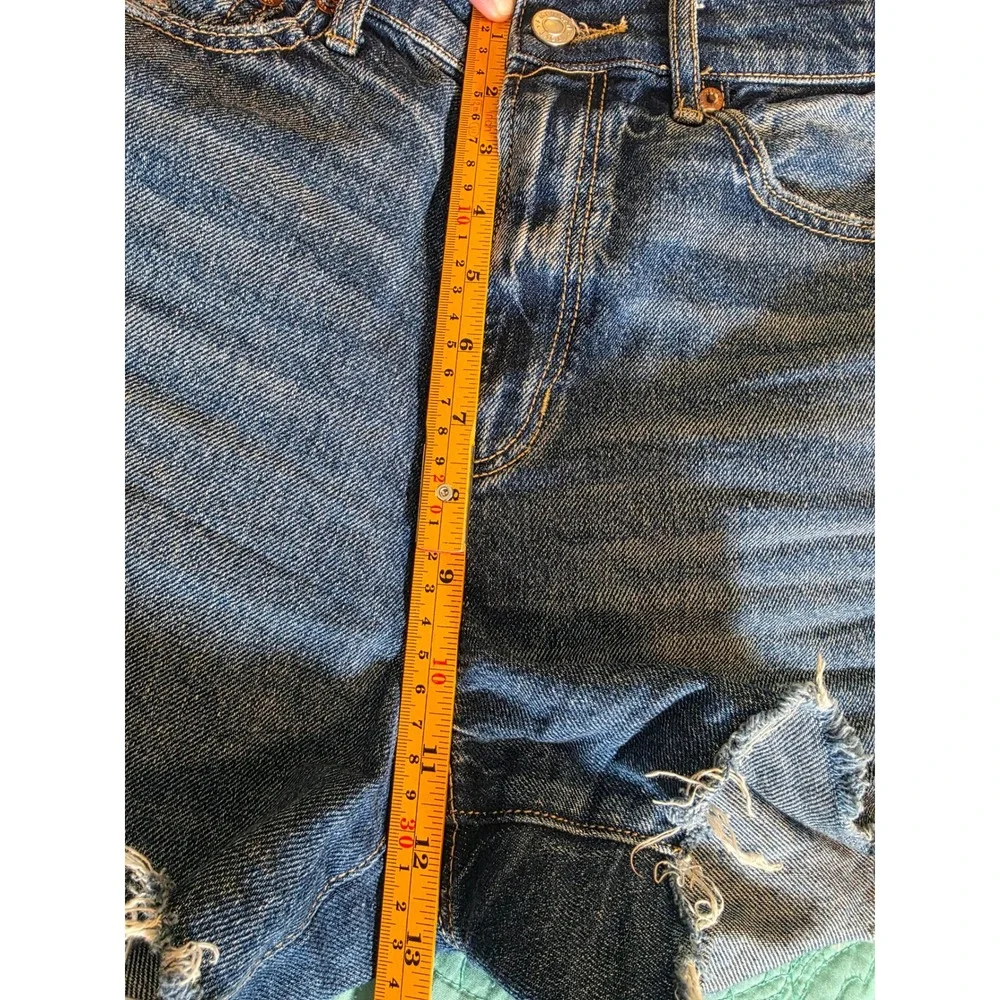 American Eagle High Waisted Denim Shorts Size 2 Medium Wash Raw Hem Cut Offs